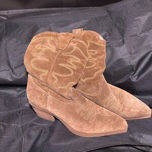 Women’s Steve Madden cowboy boots size 10